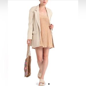 Topshop Relaxed Mensy Blazer
Size 8, New with Tags
Beige color cream